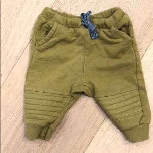 Zara baby Green sweats 3/6 Mo